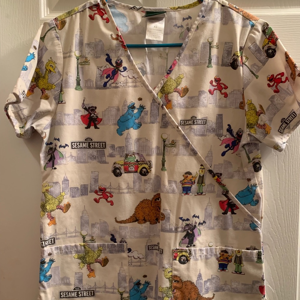 Women’s scrub top